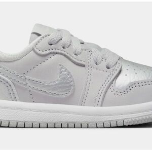 Nike Kids Light Gray Sneakers